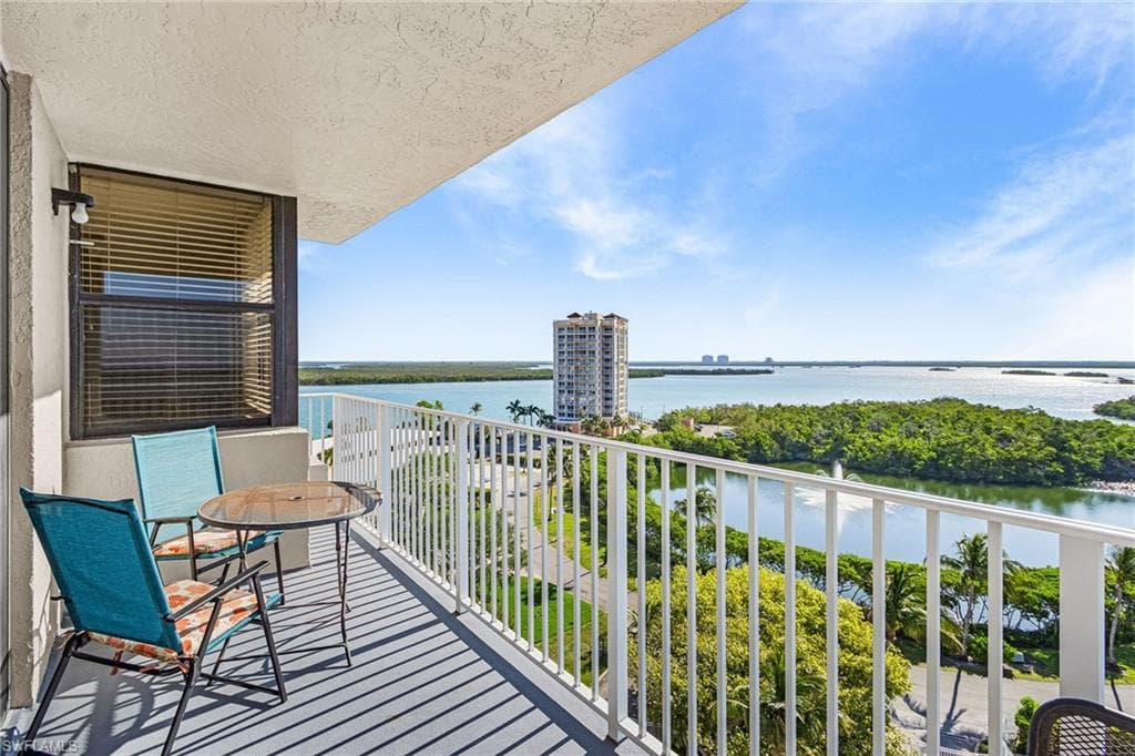 8701 Estero BLVD 907-1