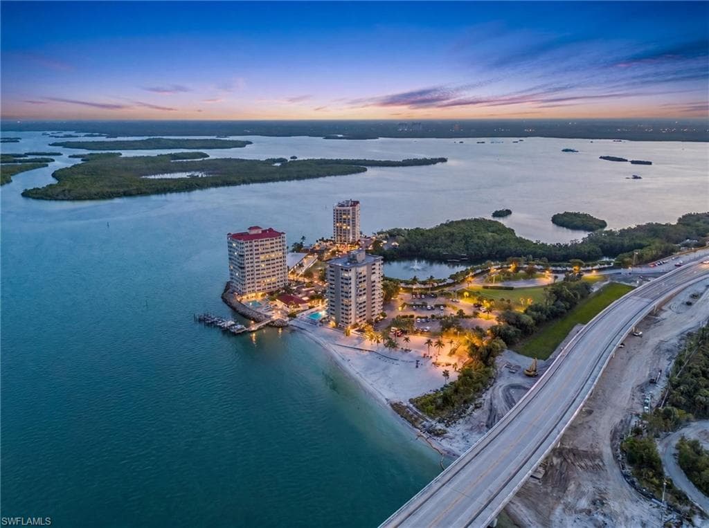 8701 Estero BLVD 907-27