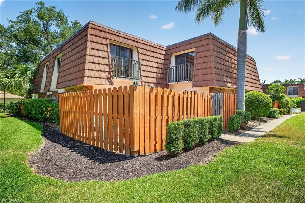 1466 Park Shore CIR 3-3