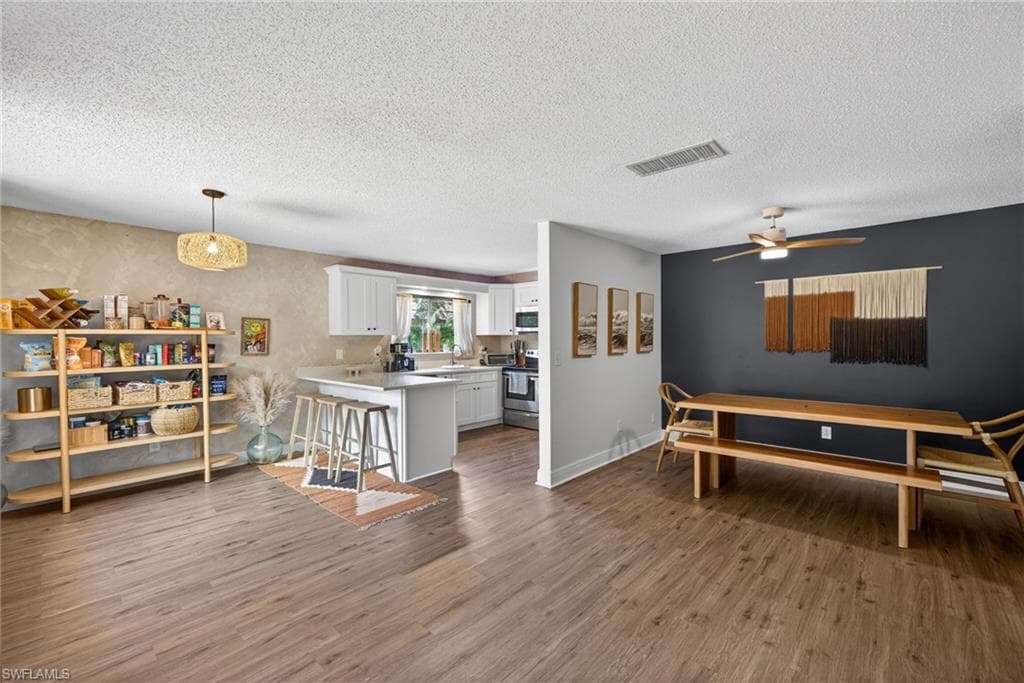 1466 Park Shore CIR 3-1