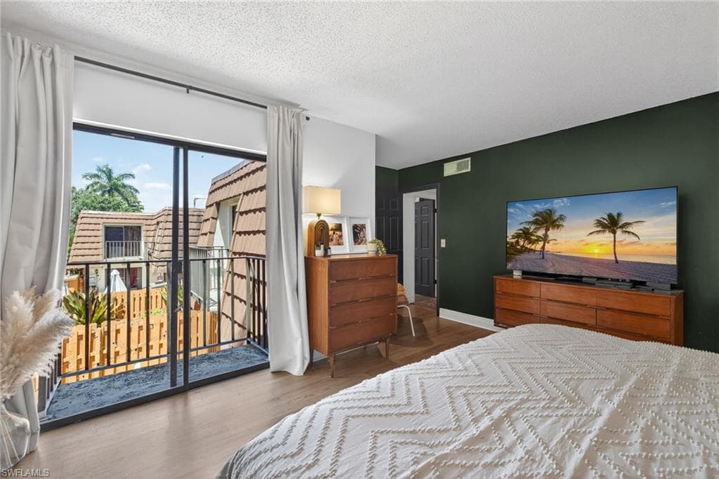 1466 Park Shore CIR 3-20