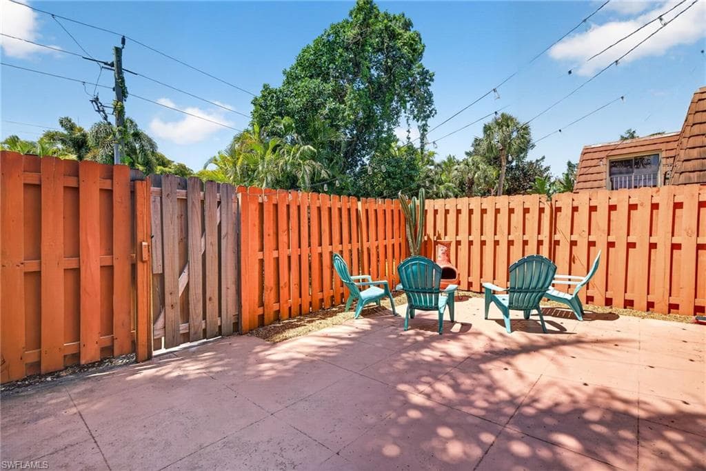 1466 Park Shore CIR 3-4