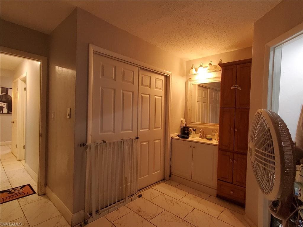 306 Hollywood ST-12