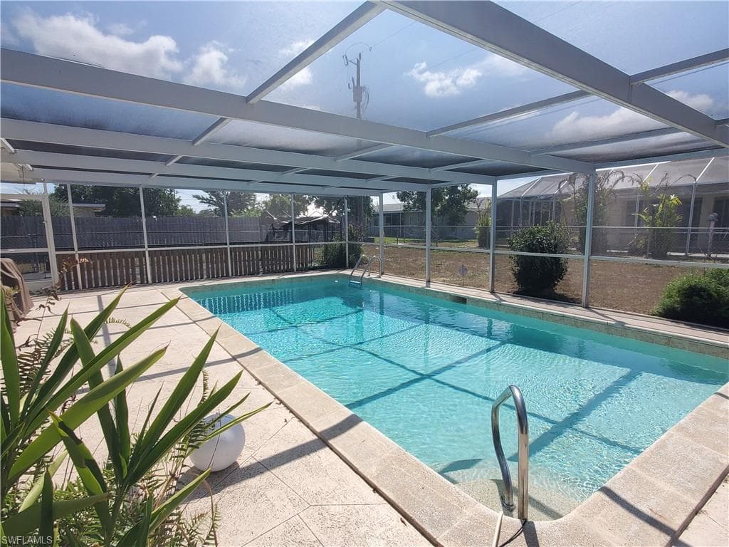 306 Hollywood ST-1