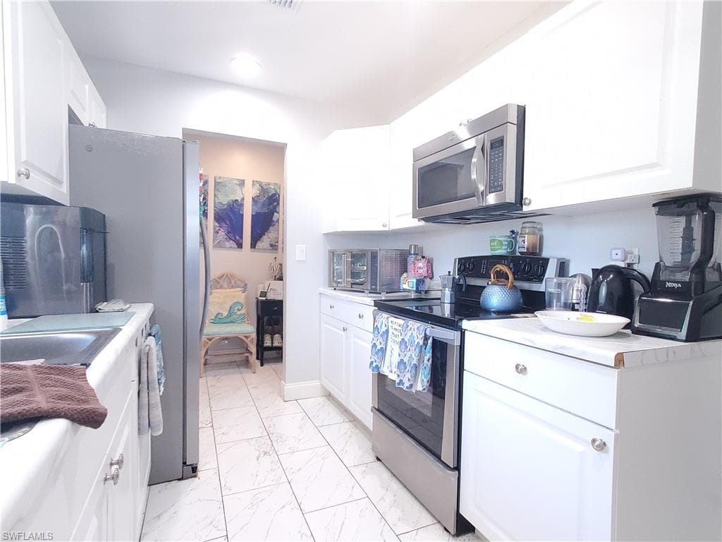 306 Hollywood ST-5