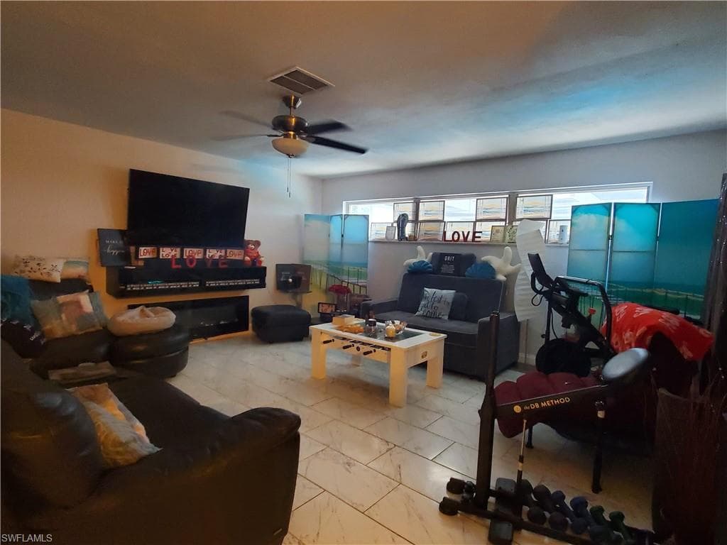 306 Hollywood ST-8