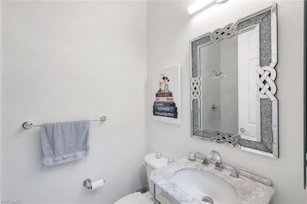 22660 Fairlawn CT-23