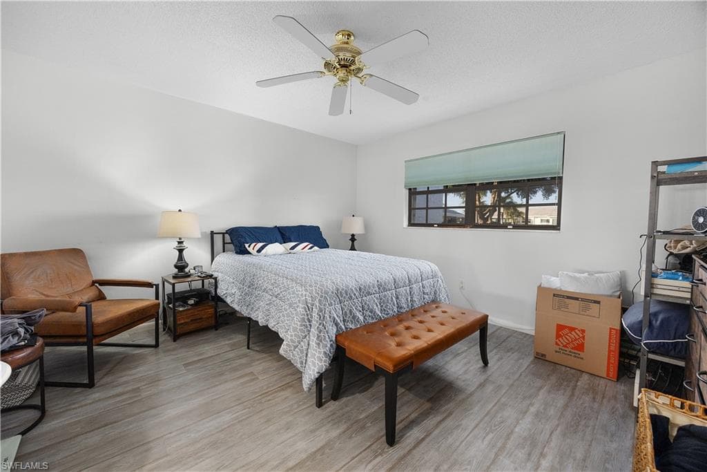 1513 Edgewater CIR-13