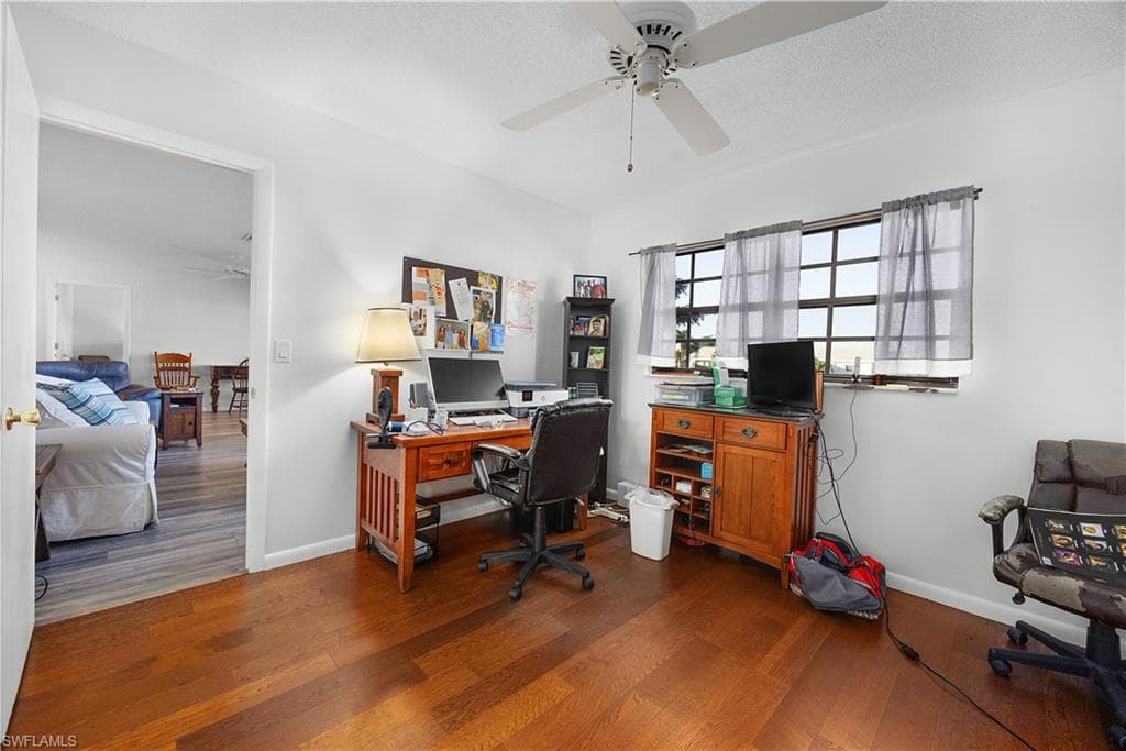 1513 Edgewater CIR-12