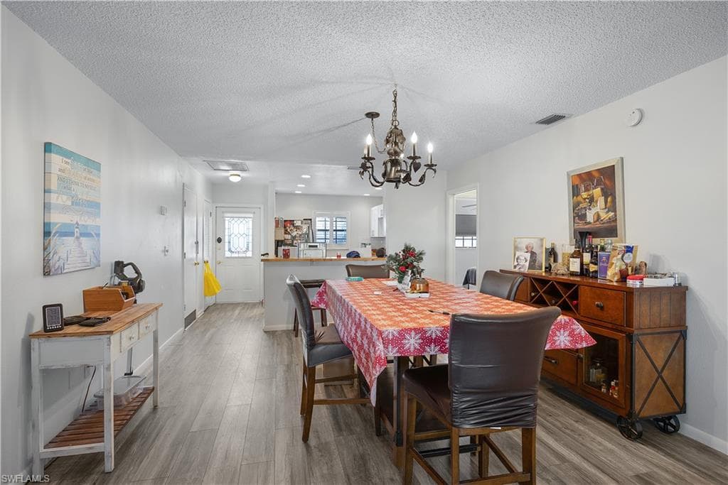 1513 Edgewater CIR-5