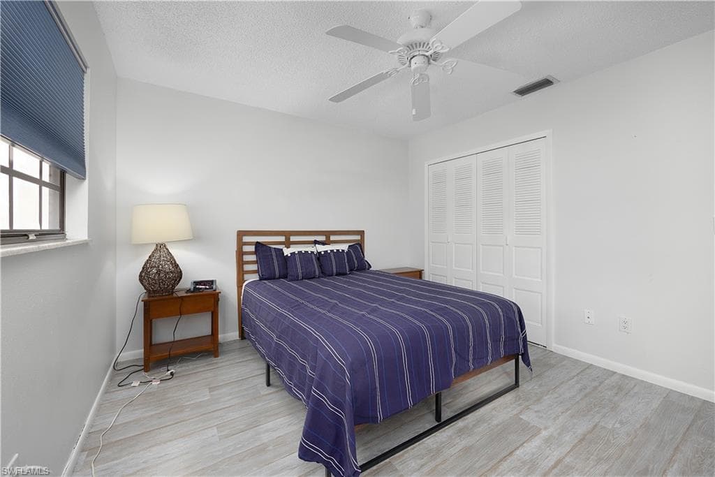 1513 Edgewater CIR-9