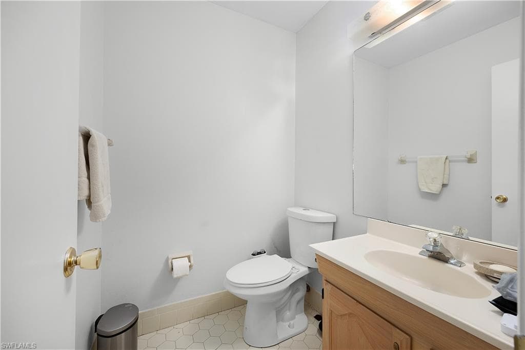 1513 Edgewater CIR-15