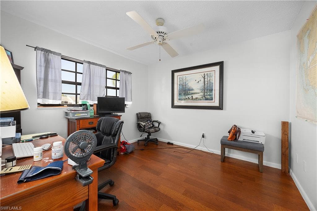 1513 Edgewater CIR-11