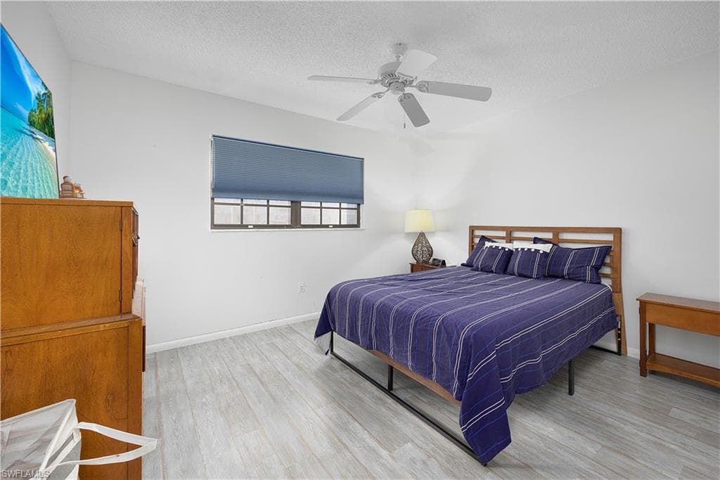 1513 Edgewater CIR-8