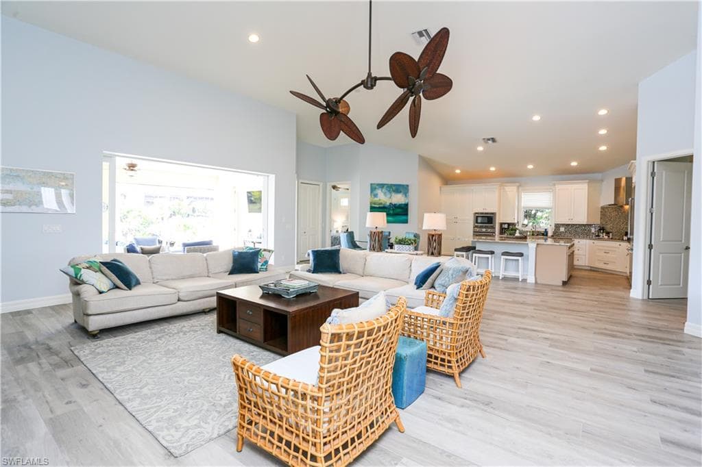 1480 Curlew AVE-22