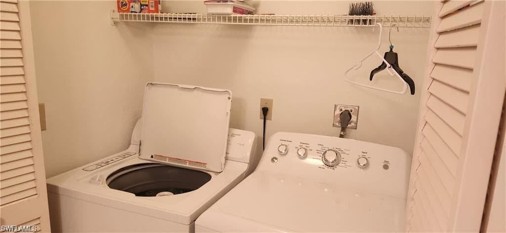 221 Fox Glen DR 2207-14