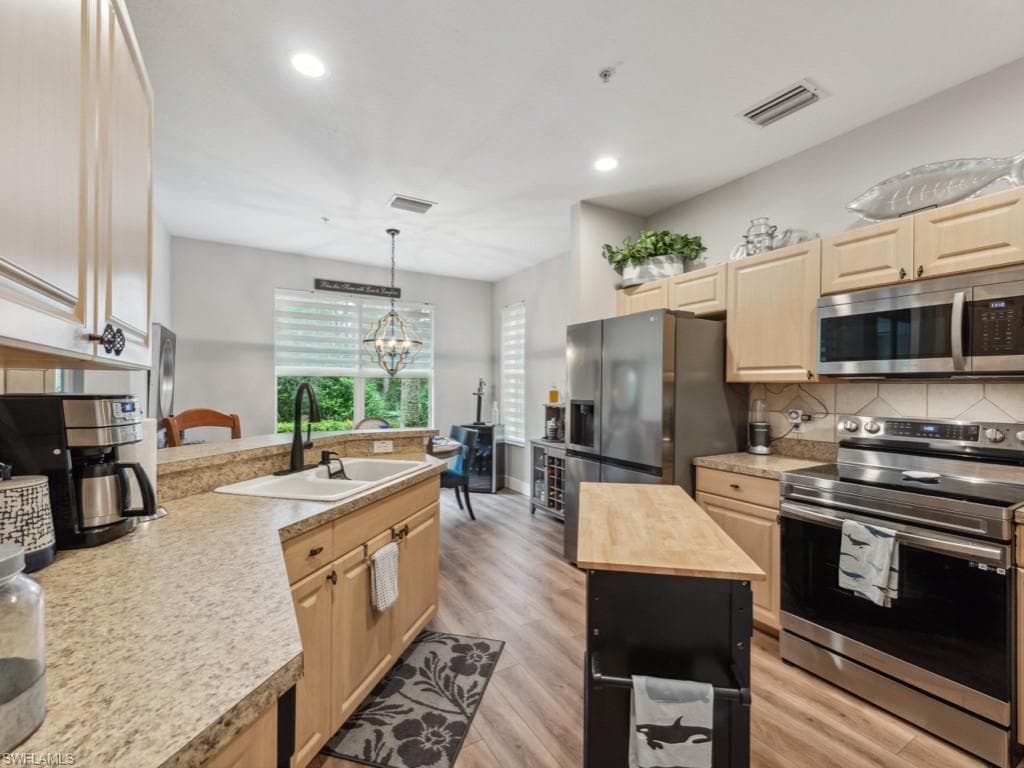 7856 Clemson ST N 8 102-8