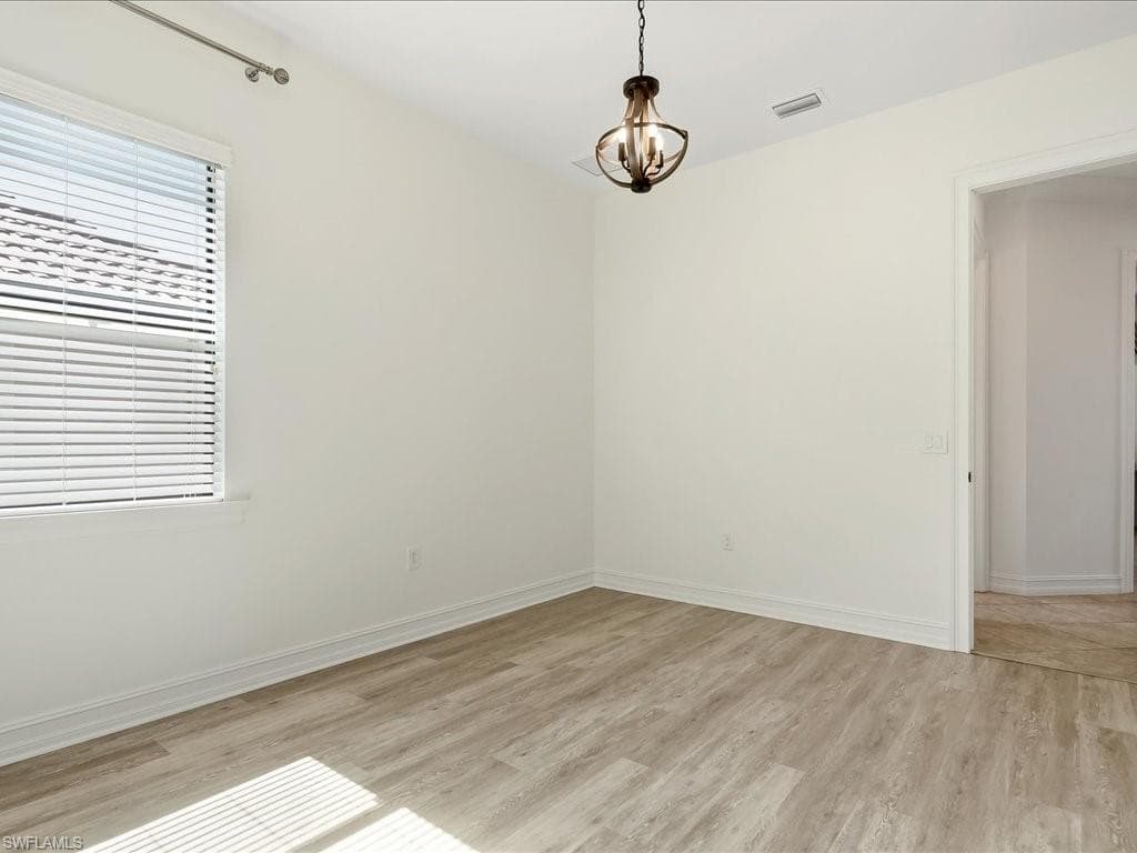 1546 Mockingbird DR-27
