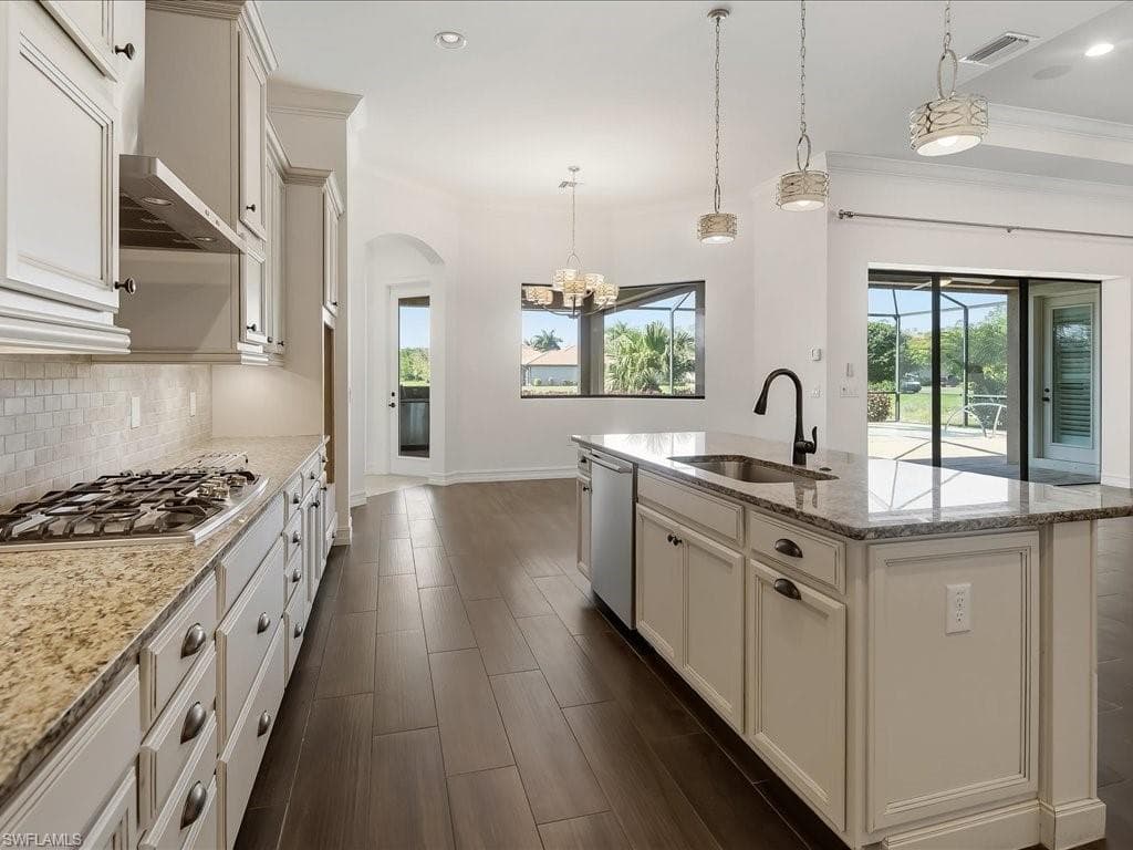 1546 Mockingbird DR-14