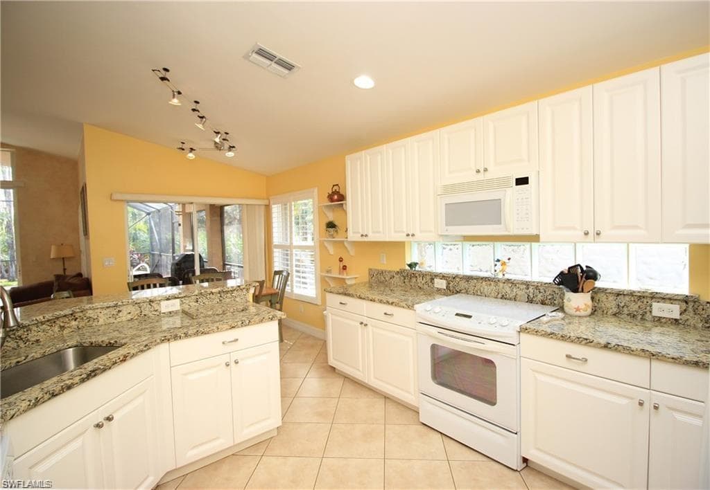 2322 Butterfly Palm DR-3