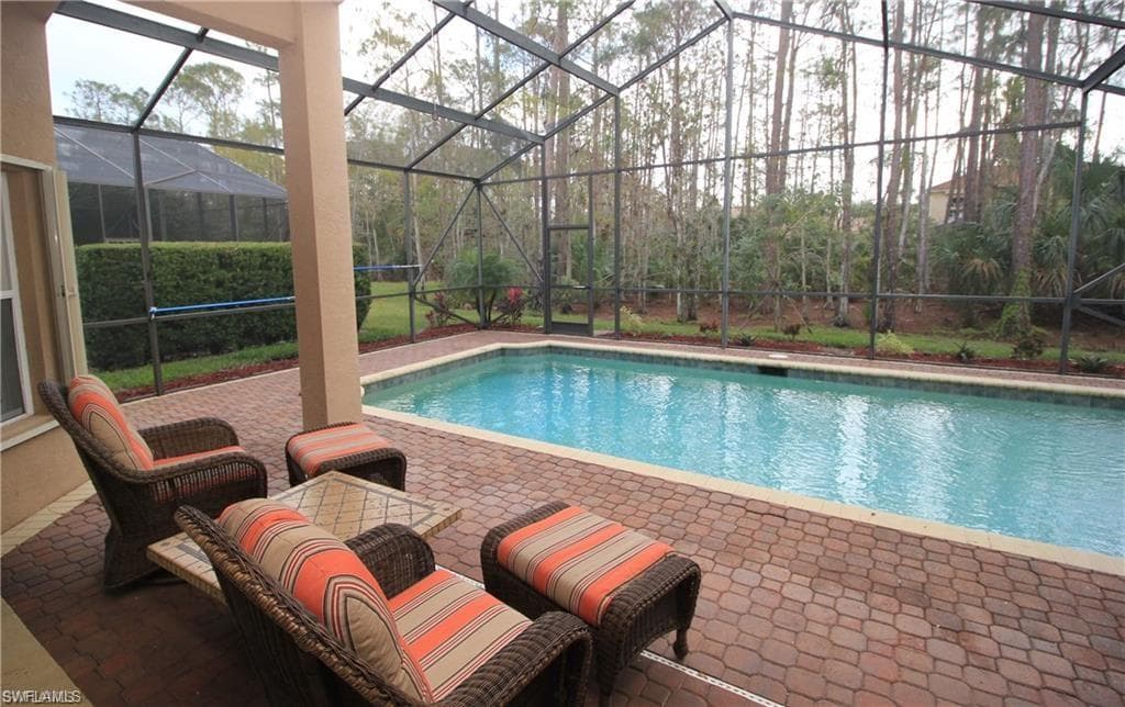 2322 Butterfly Palm DR-5