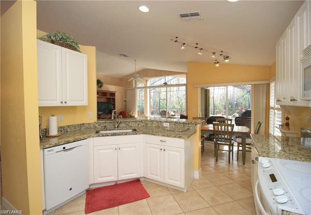 2322 Butterfly Palm DR-11