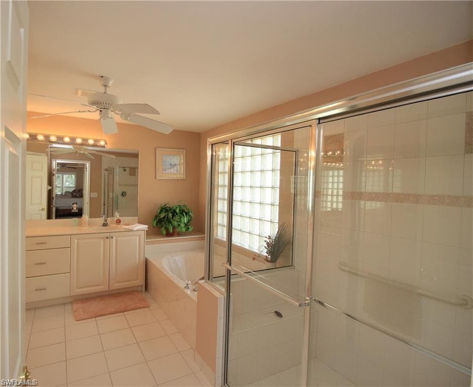 2322 Butterfly Palm DR-21