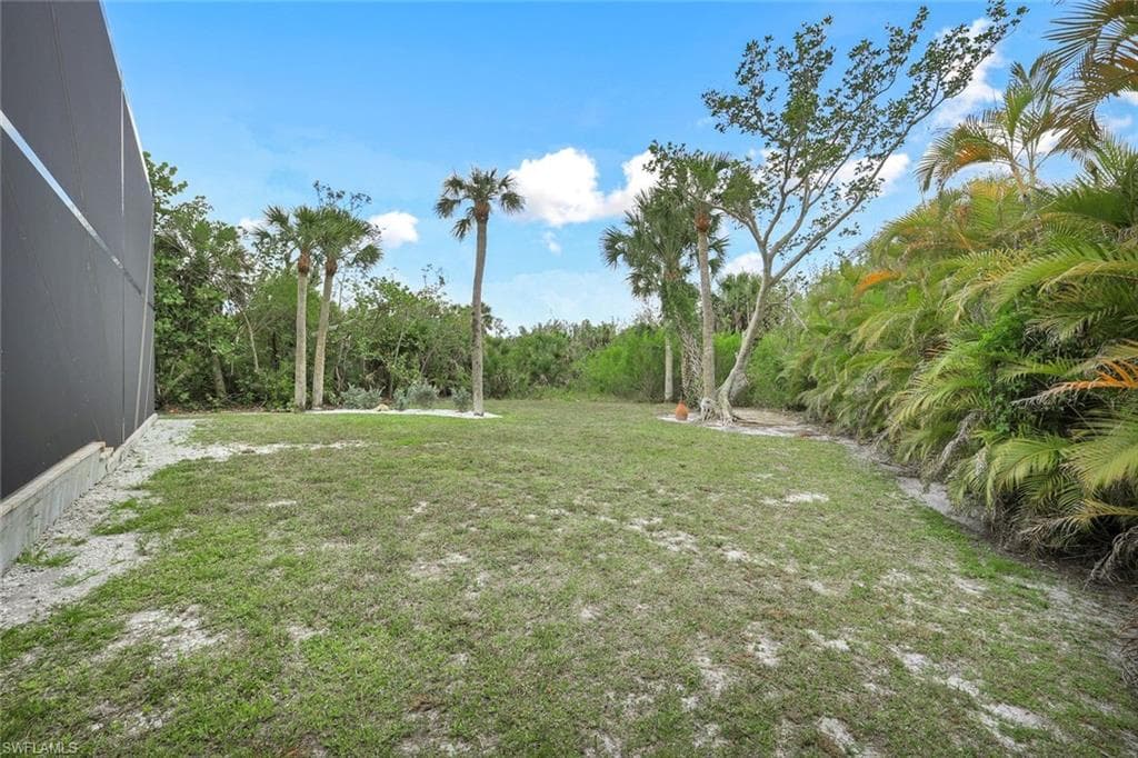 2130 Sunset CIR-32