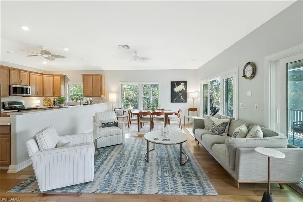 2130 Sunset CIR-9