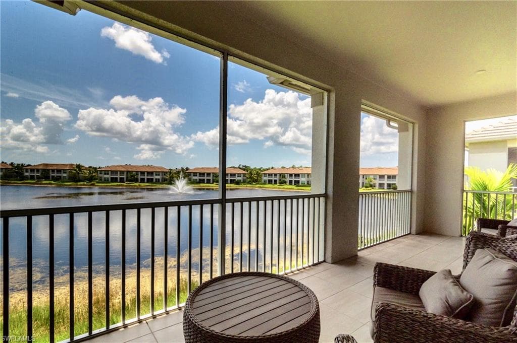8008 Signature Club Cir-22