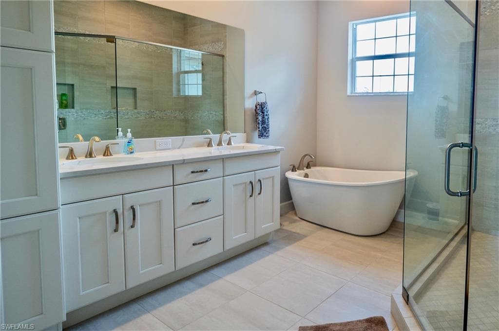 8008 Signature Club Cir-20
