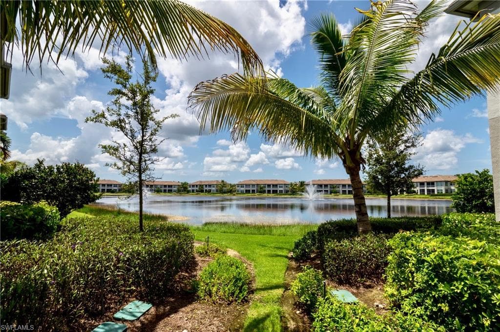 8008 Signature Club Cir-29