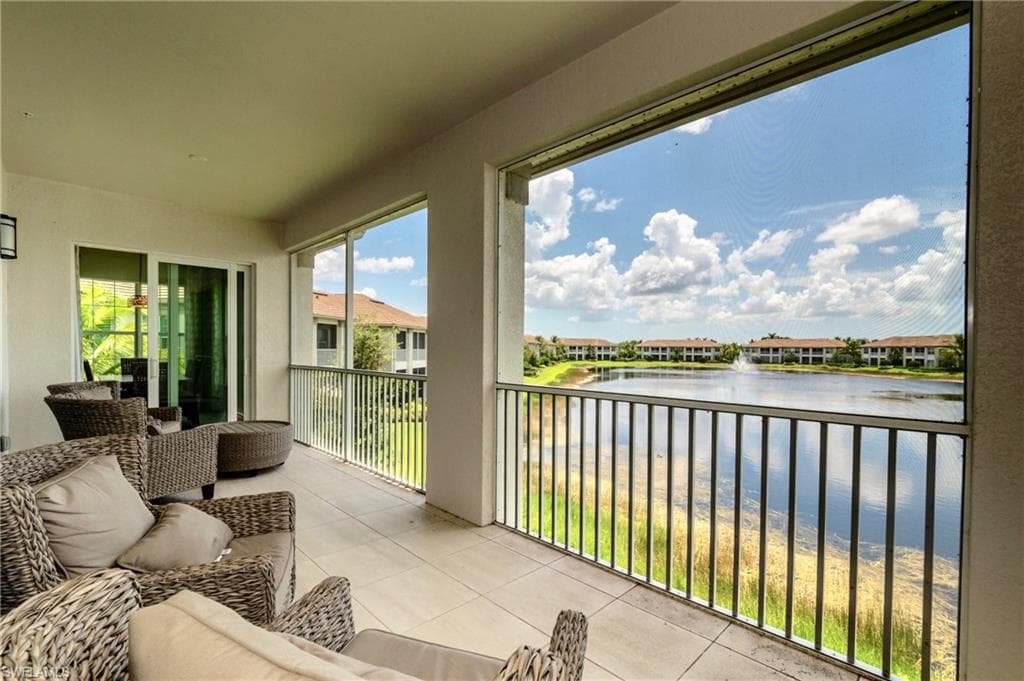 8008 Signature Club Cir-21