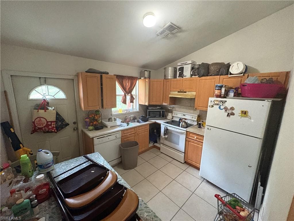 3123 Pine Tree DR-6