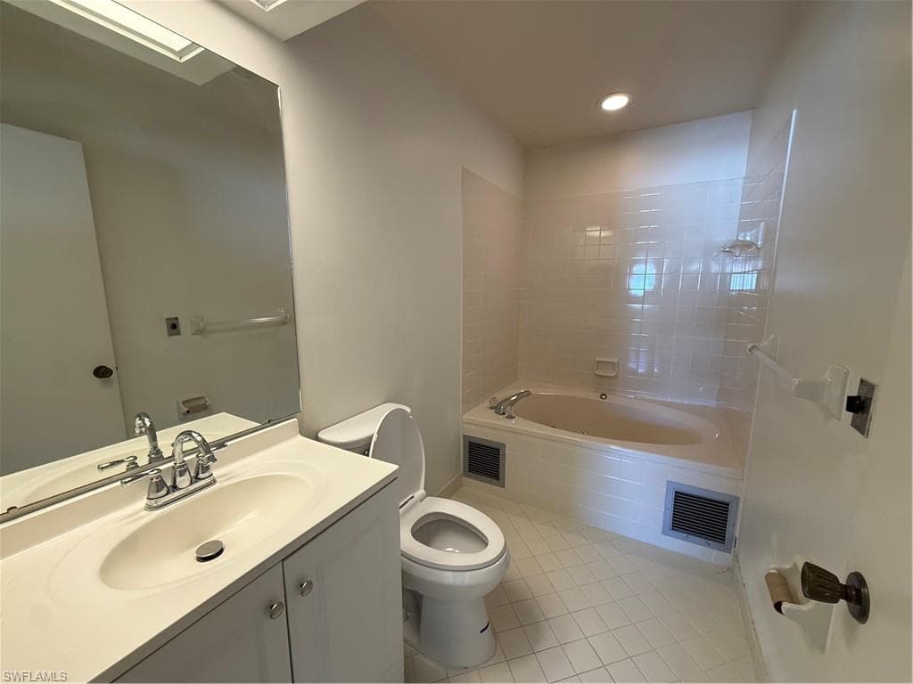 123 SW 47th TER 201-18