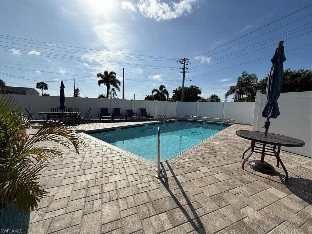 123 SW 47th TER 201-8
