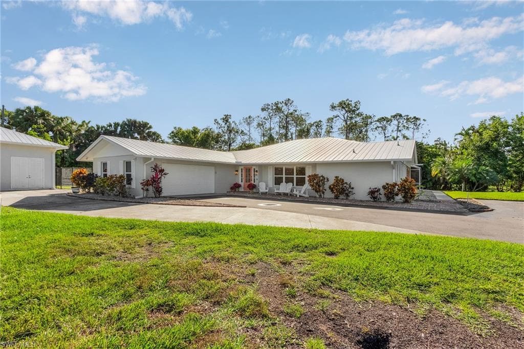 2950 Coach House LN-2