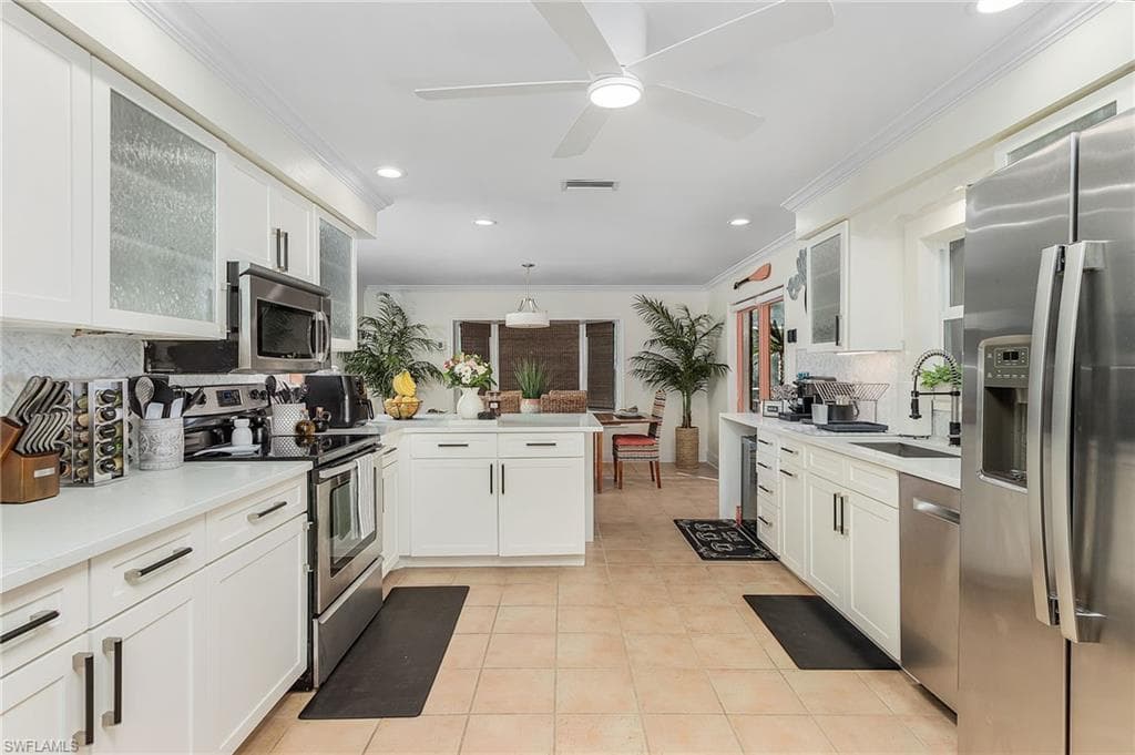 2950 Coach House LN-19