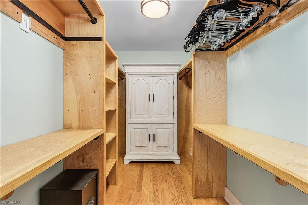 2950 Coach House LN-31