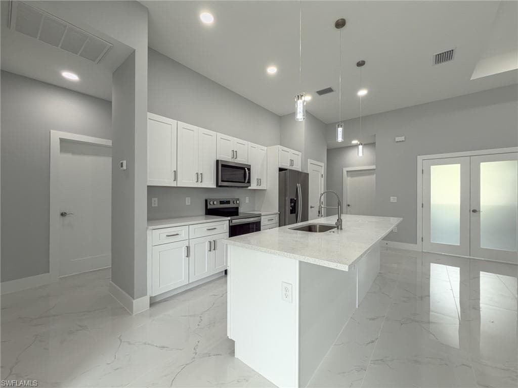 438 Raymer ST-4