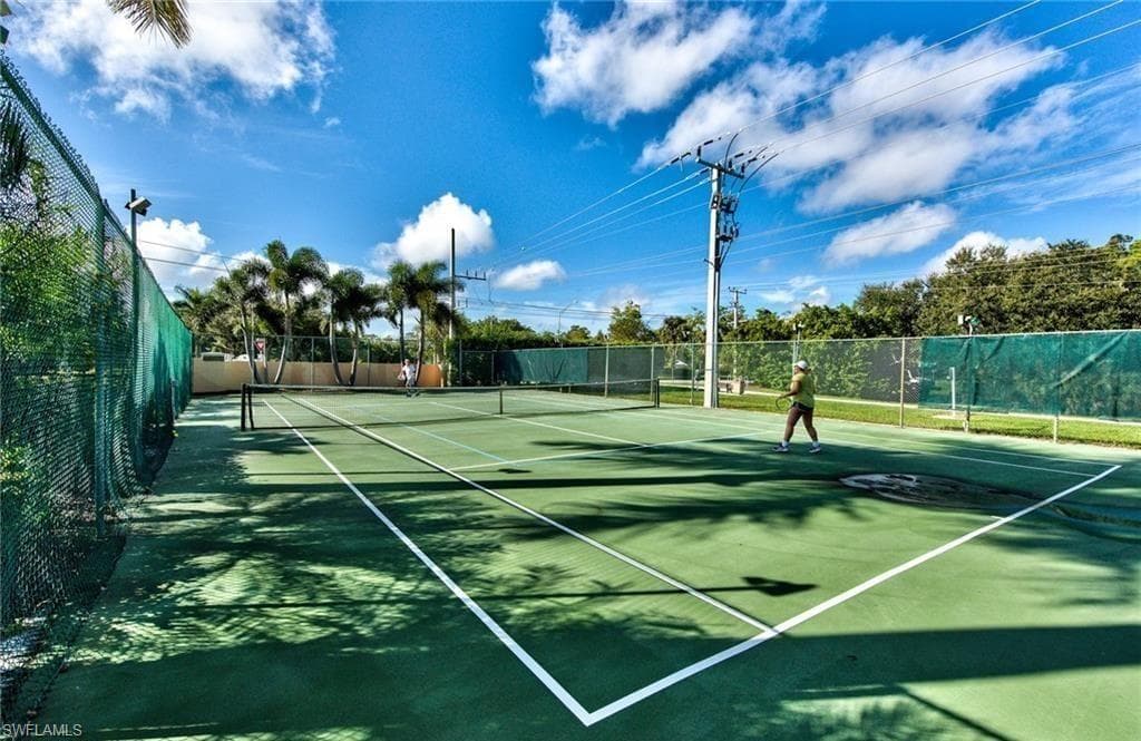 1040 Moon Lake DR-32