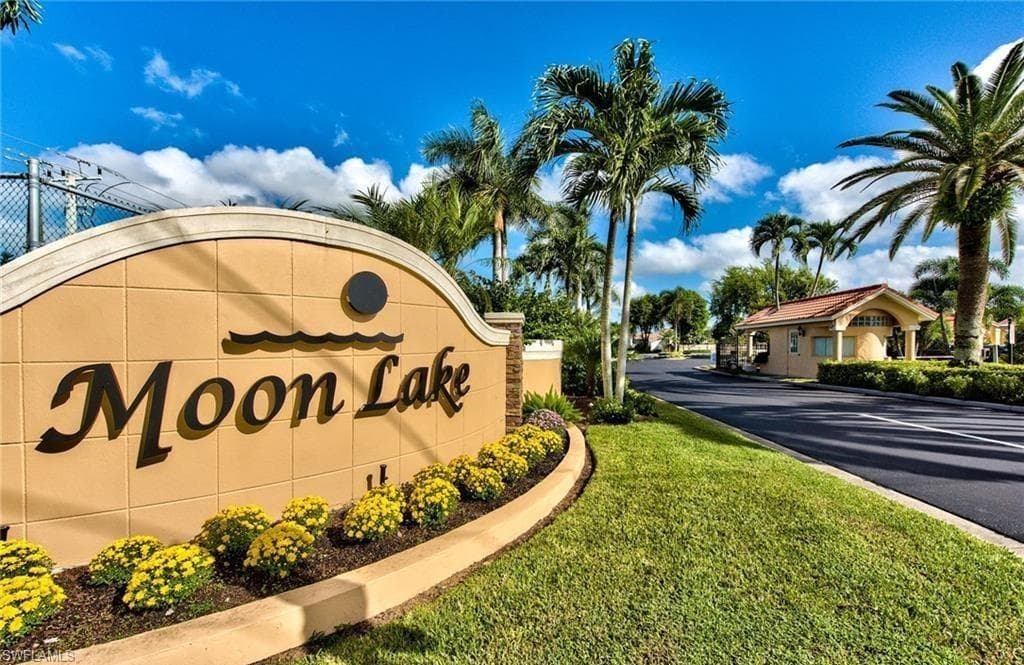1040 Moon Lake DR-30