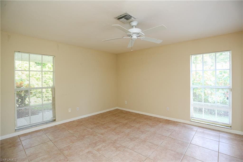 1040 Moon Lake DR-14
