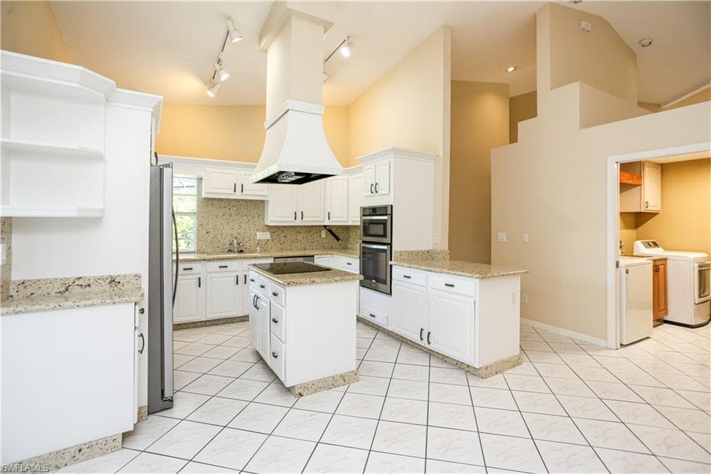 1040 Moon Lake DR-11