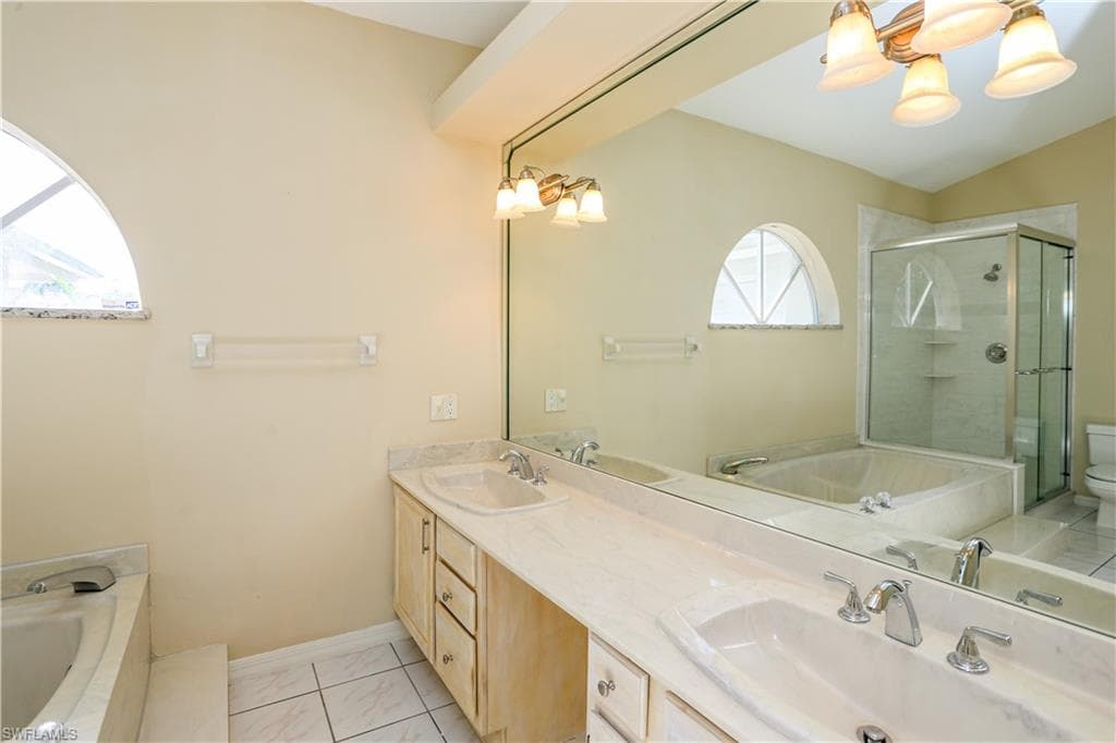 1040 Moon Lake DR-21