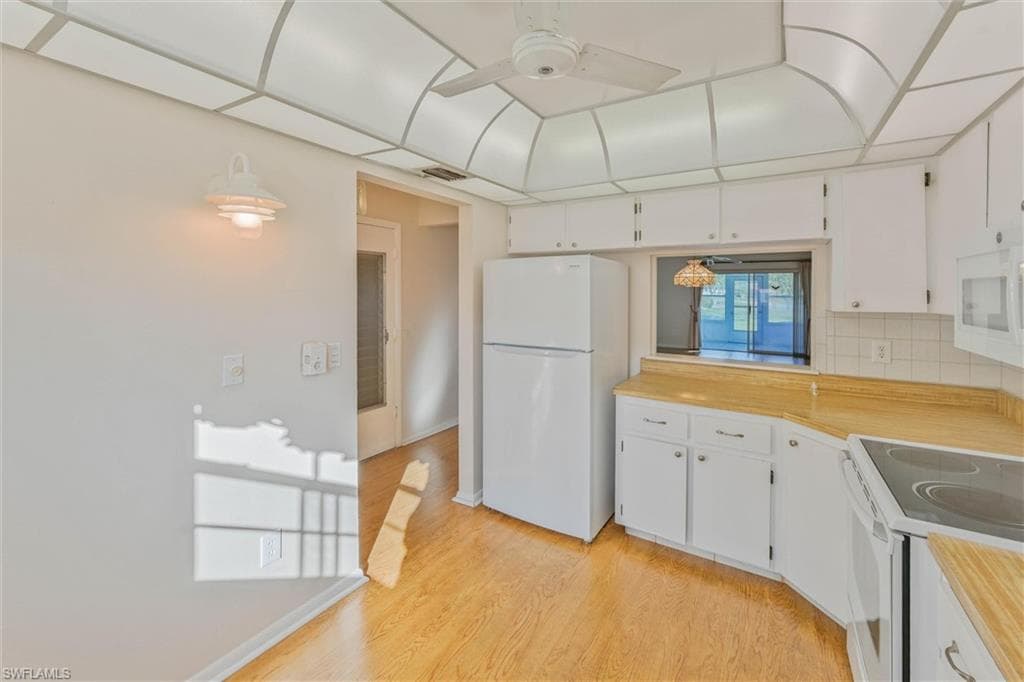 7008 Cedarhurst DR-13