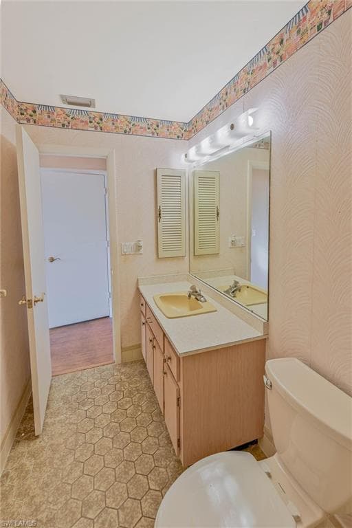 7008 Cedarhurst DR-26