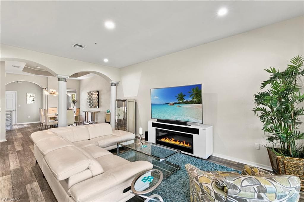 21552 Baccarat LN 201-9