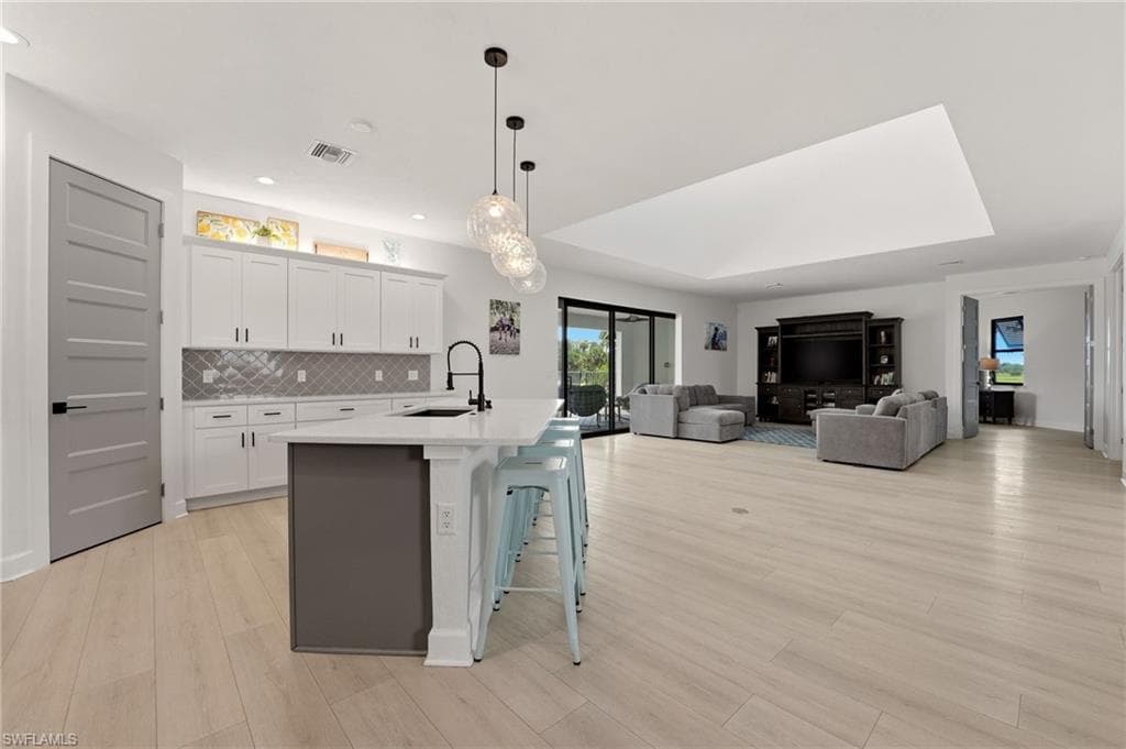 22833 Yellow Button LN-6
