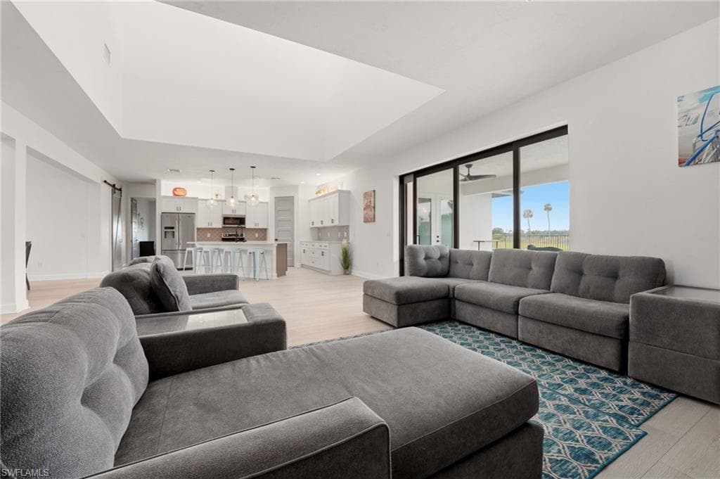 22833 Yellow Button LN-10